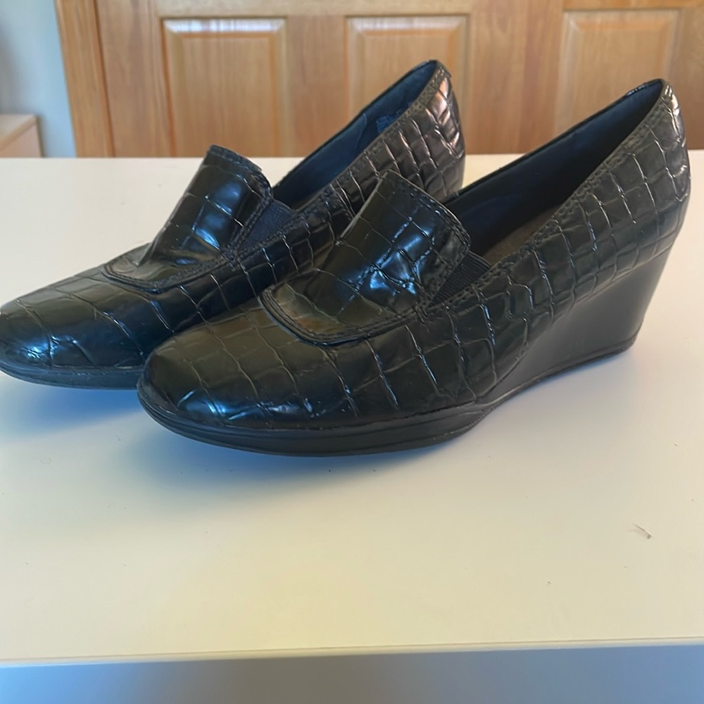 Brand Clarks Brand new never worn Size 9M Black